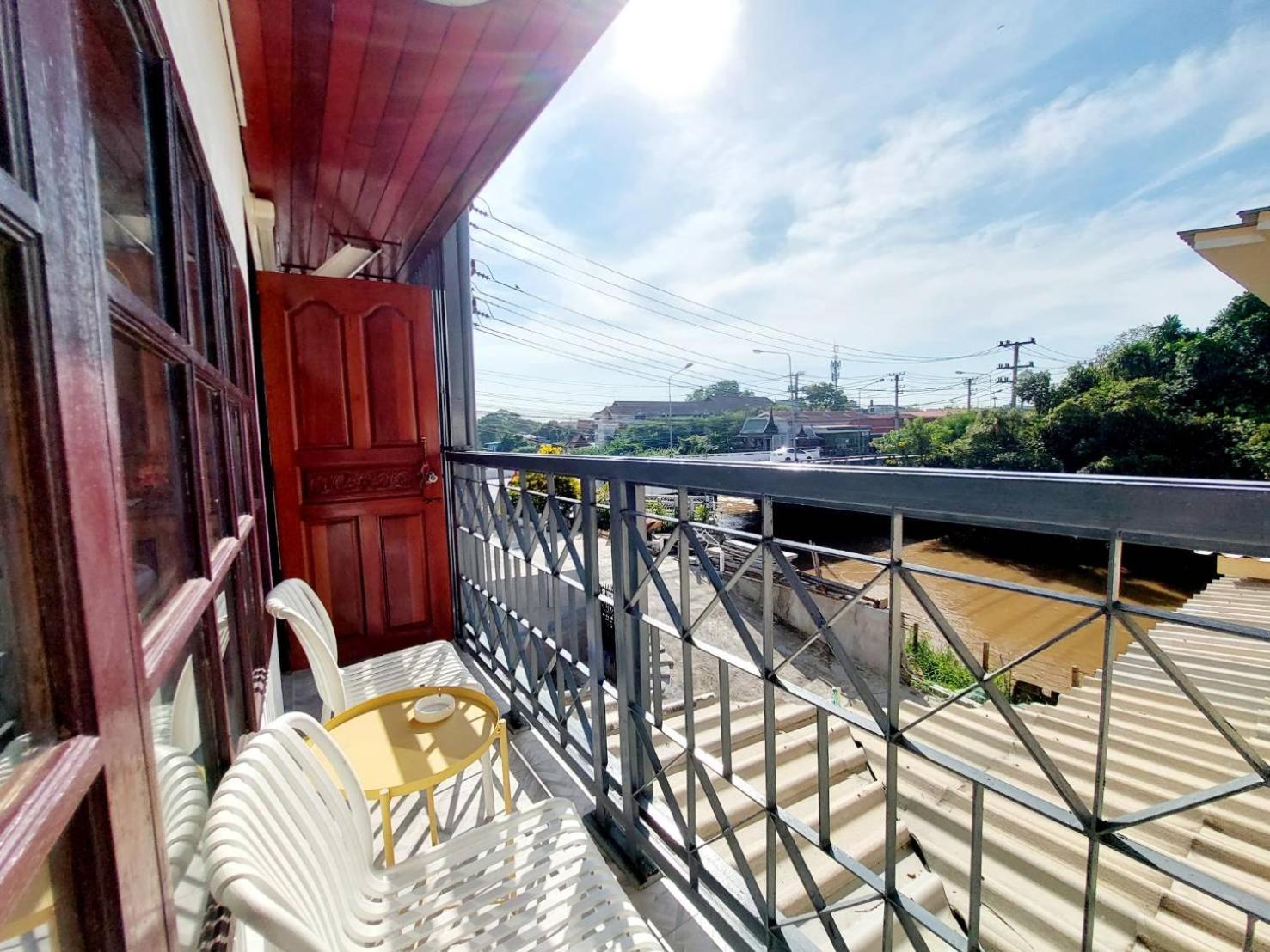 Hello Sunshine Hostel Phra Nakhon Si Ayutthaya Exterior photo