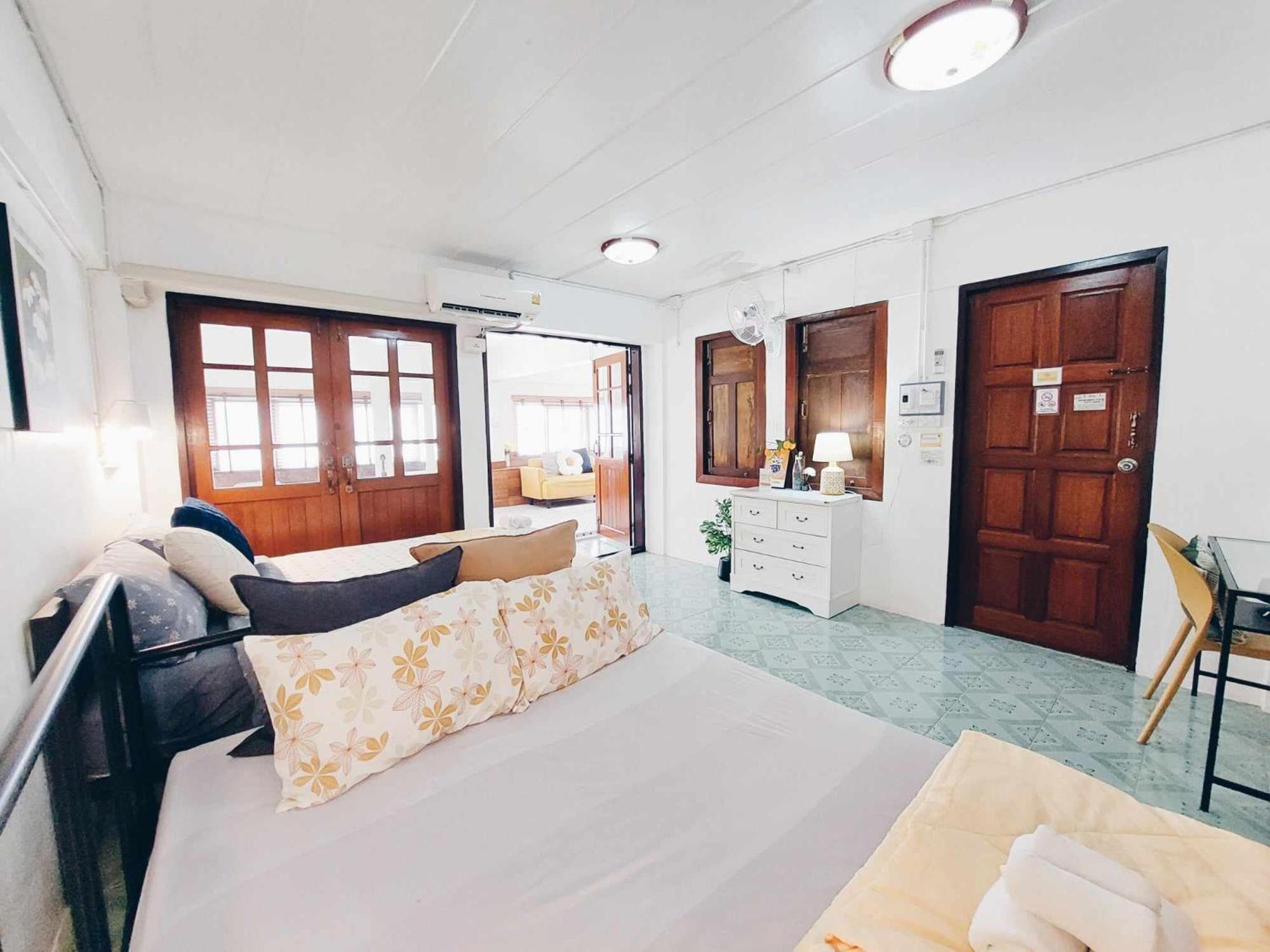 Hello Sunshine Hostel Phra Nakhon Si Ayutthaya Exterior photo