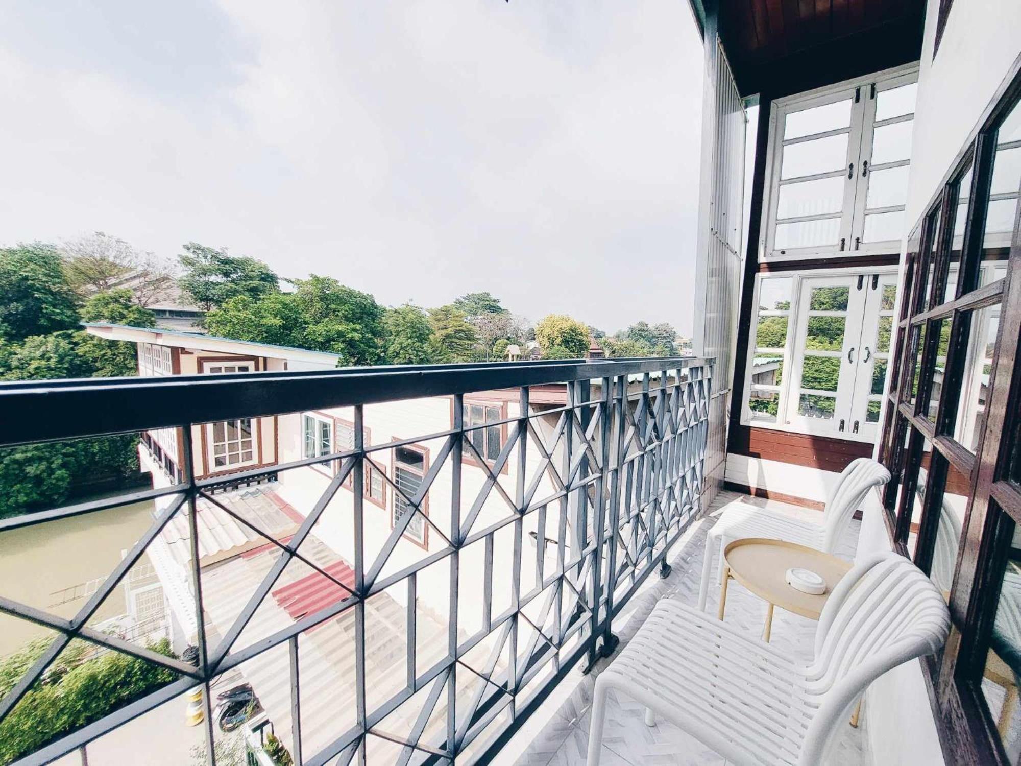 Hello Sunshine Hostel Phra Nakhon Si Ayutthaya Exterior photo