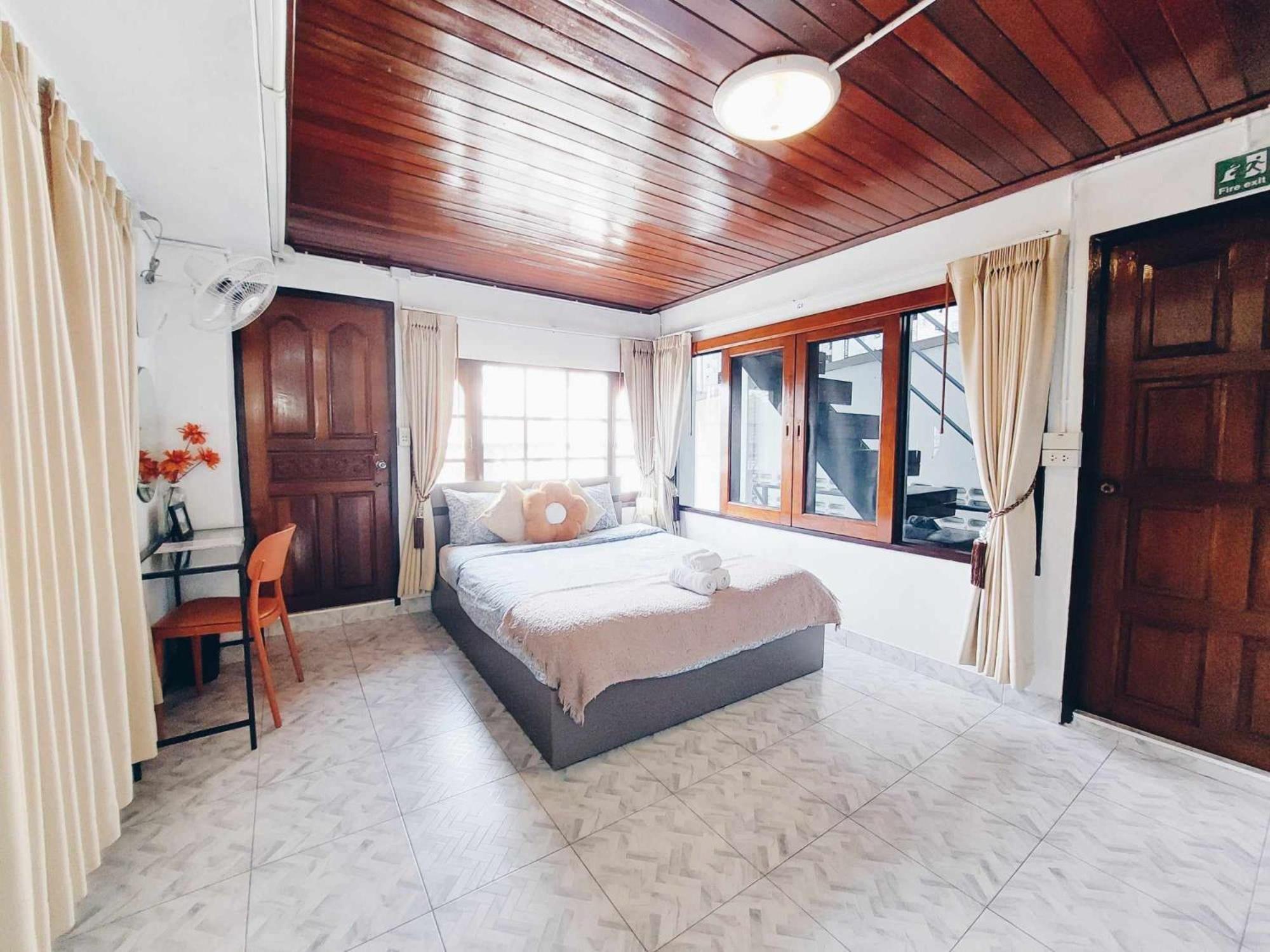 Hello Sunshine Hostel Phra Nakhon Si Ayutthaya Exterior photo