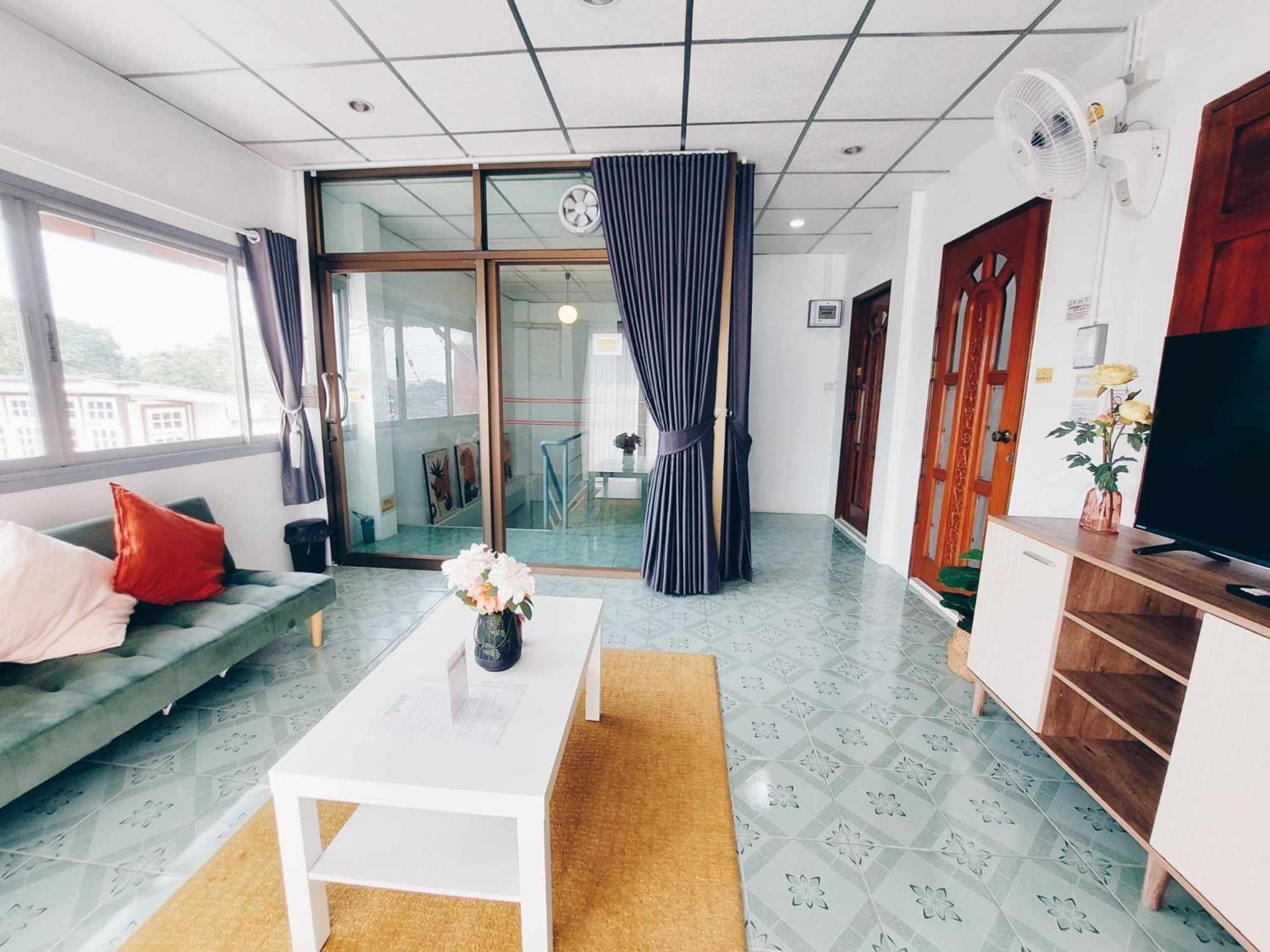 Hello Sunshine Hostel Phra Nakhon Si Ayutthaya Exterior photo