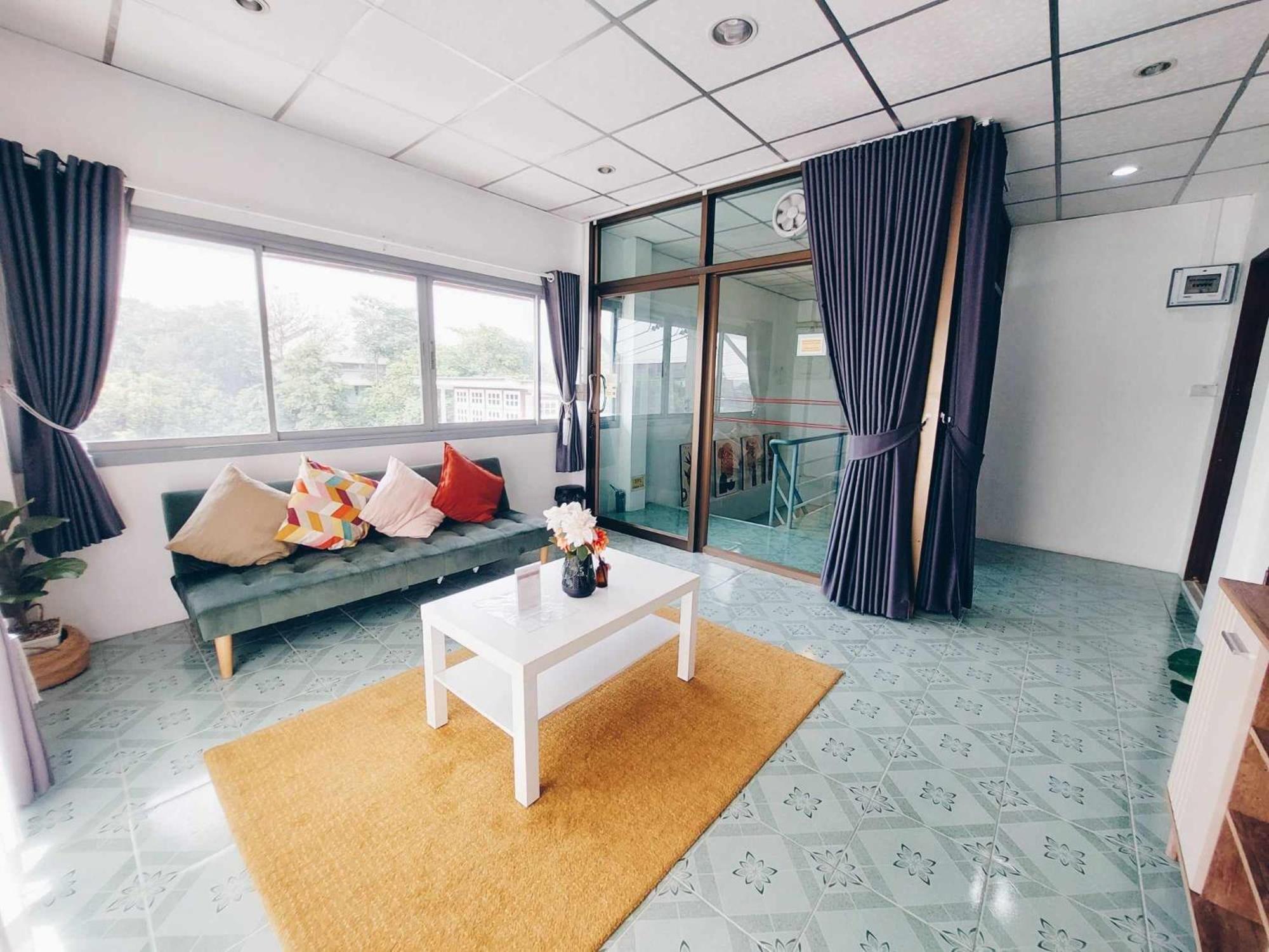 Hello Sunshine Hostel Phra Nakhon Si Ayutthaya Exterior photo