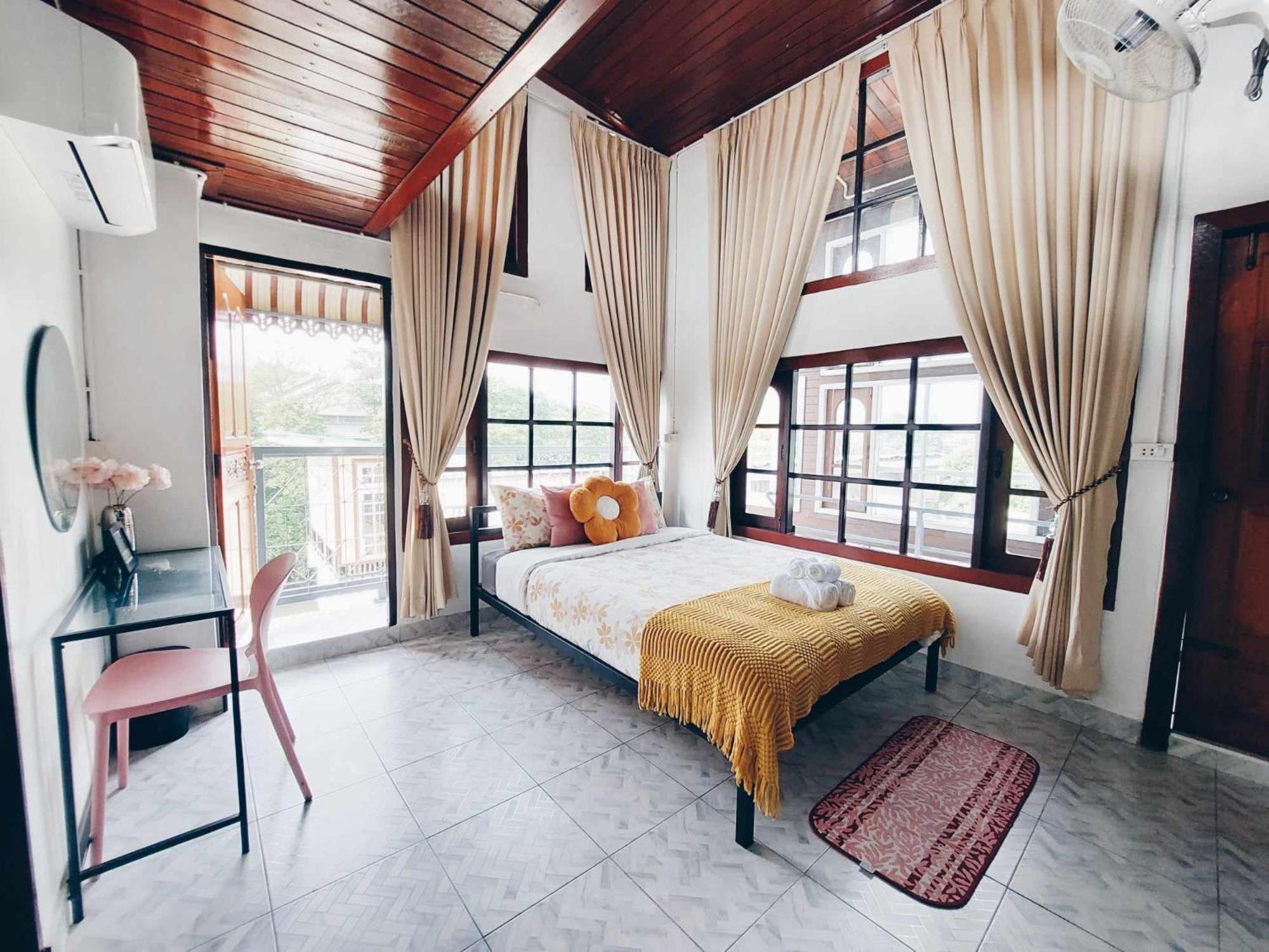 Hello Sunshine Hostel Phra Nakhon Si Ayutthaya Exterior photo