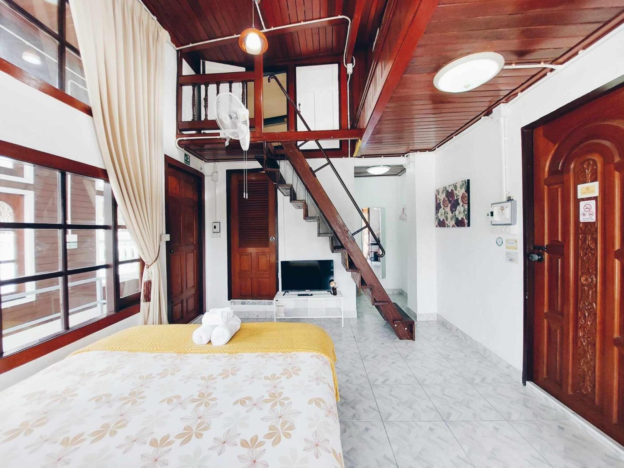 Hello Sunshine Hostel Phra Nakhon Si Ayutthaya Exterior photo