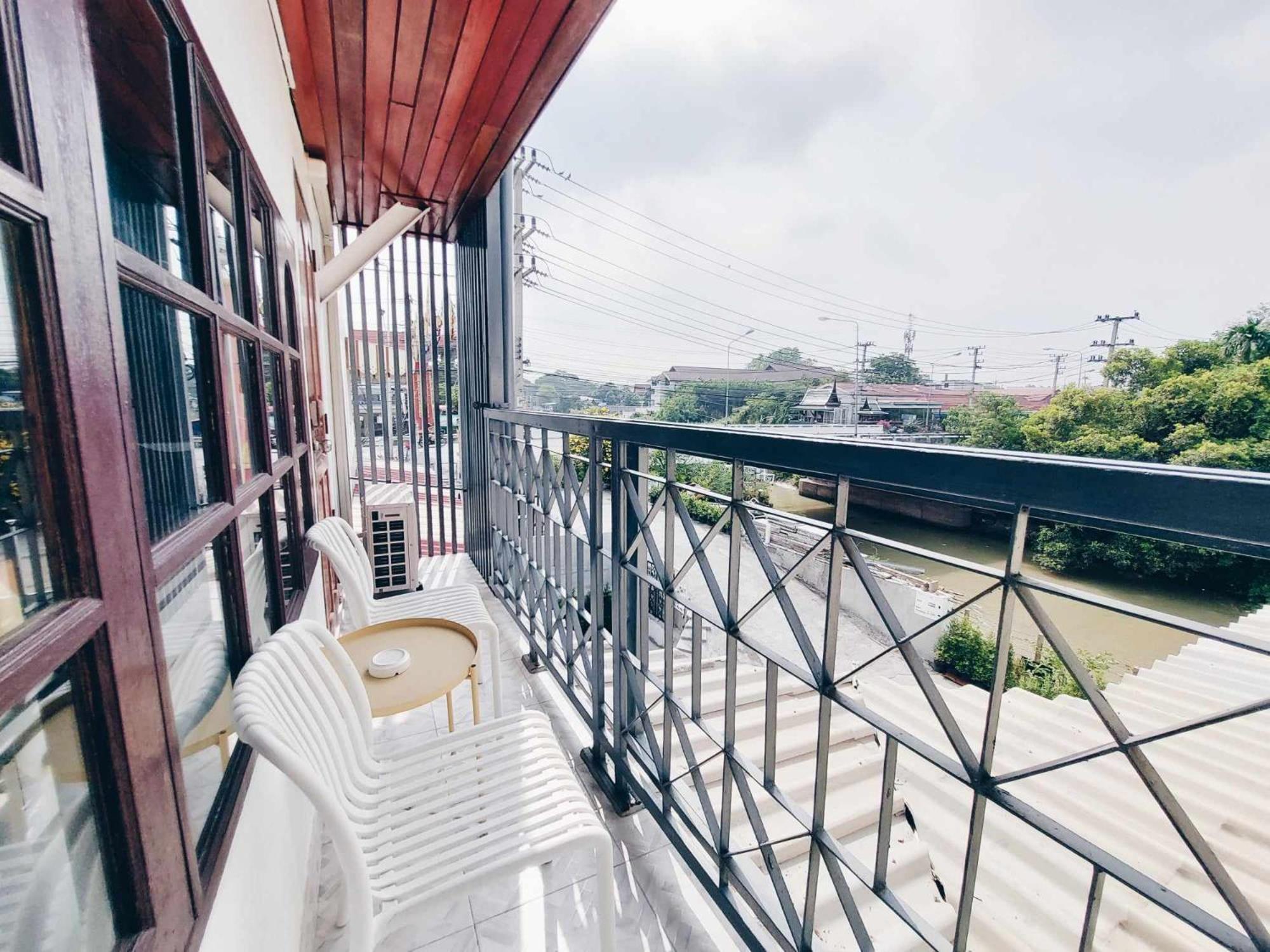 Hello Sunshine Hostel Phra Nakhon Si Ayutthaya Exterior photo