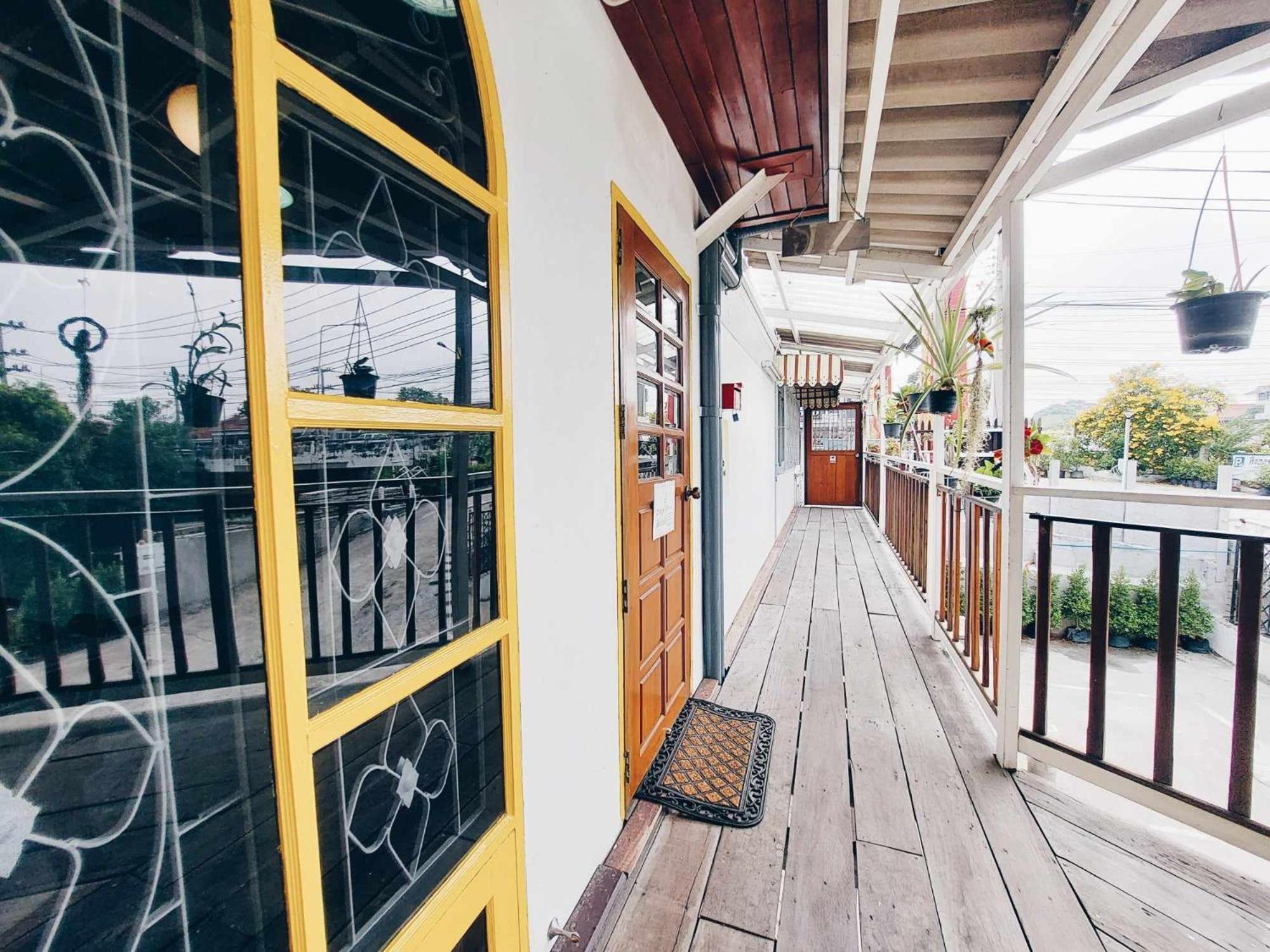 Hello Sunshine Hostel Phra Nakhon Si Ayutthaya Exterior photo