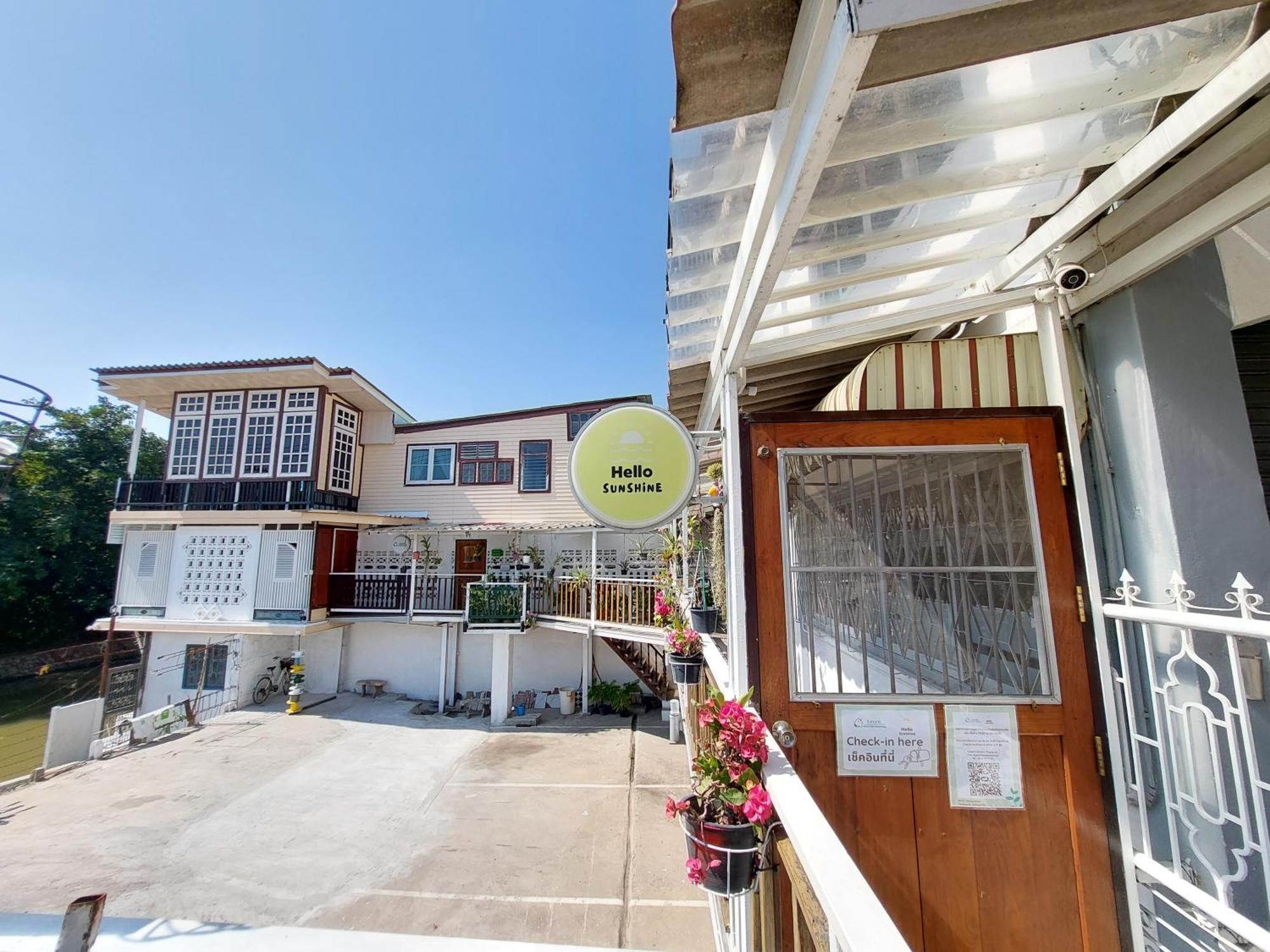 Hello Sunshine Hostel Phra Nakhon Si Ayutthaya Exterior photo